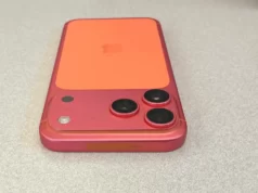 Oranžový iPhone 17 Pro některým uživatelům zrůžověl. Na co dát pozor? iphone 17 pro oranzovy zruzovel