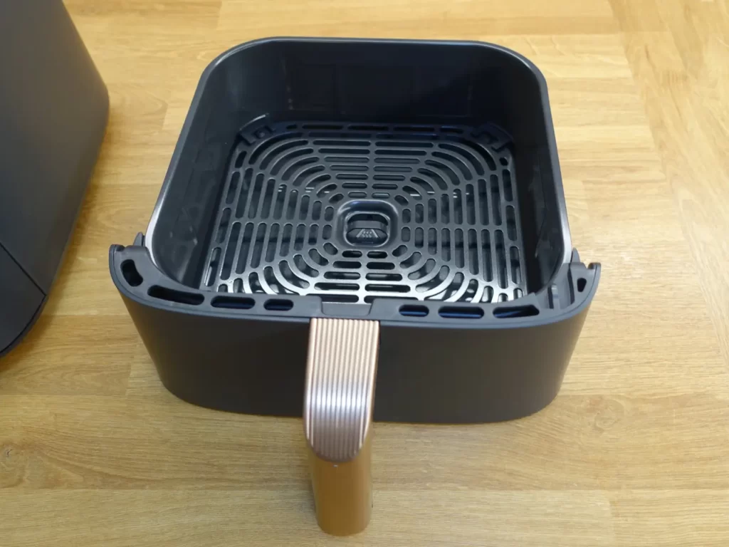 cosori turbo tower koš horní detail