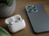iOS 27 naznačuje AirPods s kamerami. Jisté to ale není iOS 27 naznačuje AirPods s kamerami. Jisté to ale není