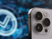 Apple chystá ověřování pravosti fotek z iPhonu proti deepfakům Detail fotoaparátu iPhonu jako symbol ověřování pravosti fotek