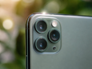 Proměnná clona iPhonu 18 Pro a Pro Max: jak funguje a k čemu je Detail fotoaparátu iPhonu se třemi objektivy