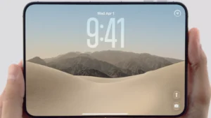iPhone Duo rozložený s uzamčenou obrazovkou na keynote Apple 9. září 2026