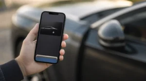 Appka Apple Wallet na displeji iPhonu s digitální kartou