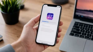 Obrazovka Aktualizace softwaru na starším iPhonu během stahování iOS 27