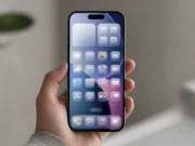 iOS 27: co přinese, kdy vyjde a které iPhony ho dostanou iPhone se spuštěným systémem iOS 27 na domovské obrazovce