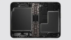 Rentgenový pohled do iPhonu Duo se dvěma bateriemi a kloubem uprostřed