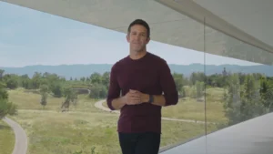 John Ternus při úvodu keynote Apple 9. září 2026 v Apple Parku