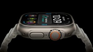 Apple Watch Ultra 4 z boku s korunkou a akčním tlačítkem