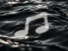 Apple Music mění vzhled: nové logo vytvořil zvuk v minerálním oleji Černobílé logo hudební služby deformované vlnami na hladině kapaliny