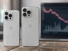 Apple prý kvůli slabší poptávce snížil objednávky iPhonu 18 Pro iPhone 18 Pro a iPhone 18 Pro Max položené zadní stranou nahoru