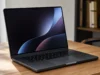 Dotykový MacBook Pro s OLED bude prý výrazně lehčí: čeká se do listopadu Pootevřený MacBook Pro v barvě vesmírně černá